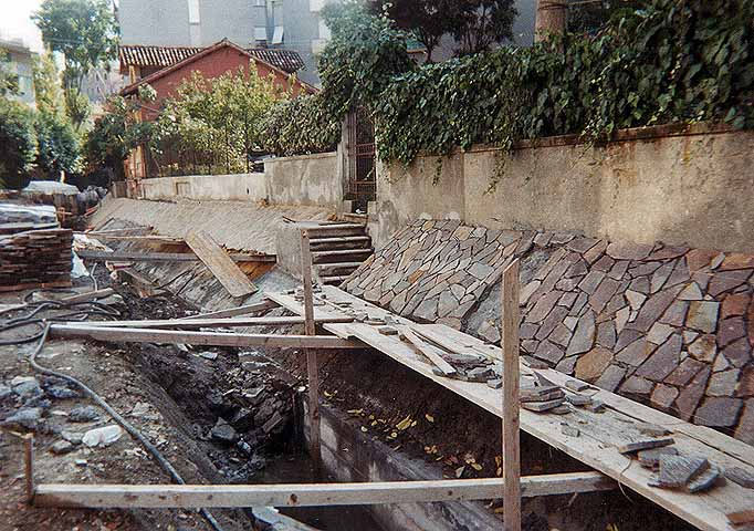 immagine della riva di via Candia durante i lavori di restauro
